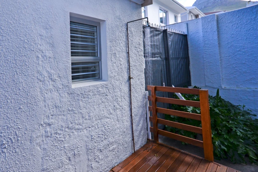 To Let 1 Bedroom Property for Rent in Camps Bay Western Cape